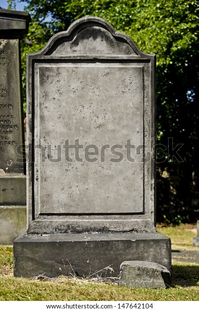 Suchen Sie Nach Leerer Kopfstein Auf Einem Friedhof Stockbildern In Hd Und Millionen Weiteren Lizenzfreien Stockfotos Illustrationen Und Vektorgrafiken In Der Shutterstock Kollektion Jeden Tag Werden Tausende Neue Hochwertige Bilder Hinzugefugt