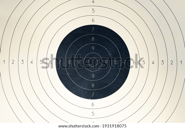 Blank paper target with shooting range numbers. A\
round, clean target with a marked bull\'s-eye for shooting practice\
on the range