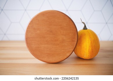 Blank Round Wood Mockup With  Pumpkin, Thanksgiving Door Decor Mockup, Autumn Door Decor 