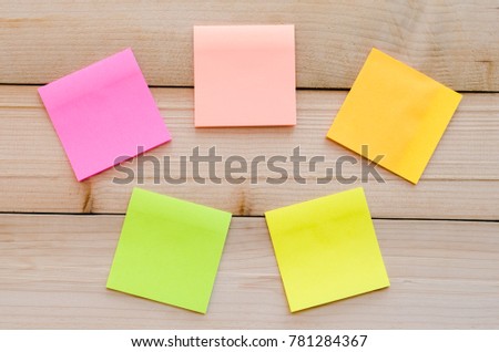 blank sticky note or post note on wood table or wood board.