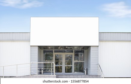 Blank white big rectangular box on shop mockup, sky background. Empty emporium banner mock up. Clear signplate for sport or department store mokcup template.