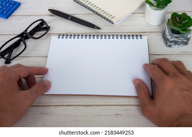 Blank white notepad with space customizable for text or ideas. Copy space for ideas