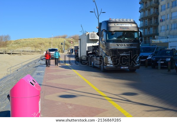 Blankenberge,\
West-Flanders, Belgium - March 17, 2022: Volvo truck riding on the\
levee transporting a portable\
cabin
