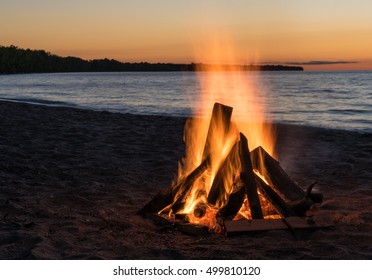 15,516 Beach bonfire Images, Stock Photos & Vectors | Shutterstock