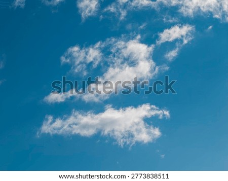 Ble sky with white clouds