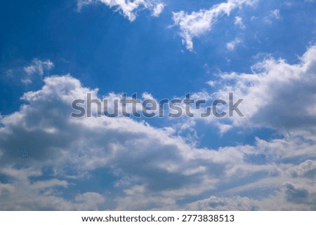 Ble sky with white clouds