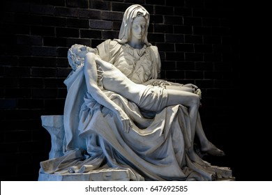 Blessed Mother Mary Holding Dead Body Of Jesus Christ  Statue 