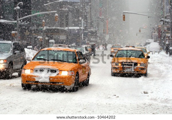 A blizzard hits New\
York