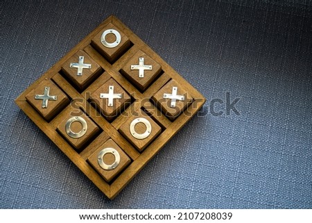 the block wood Tic tac toe 