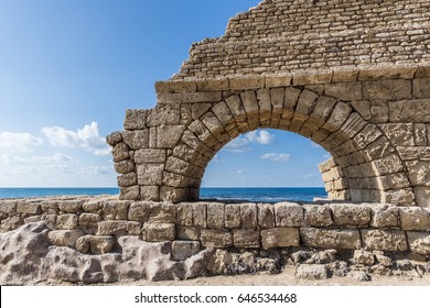 Blocks in a semicircular arch