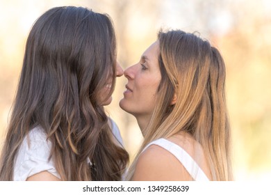 brunette lesbian tube Pussy mom mature pics