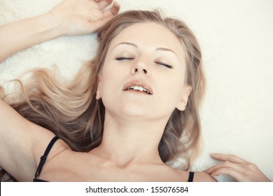 Blond Lady Laying On The Bed And Taking Pleasure