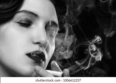 3,411 Girl smoking weed Images, Stock Photos & Vectors | Shutterstock