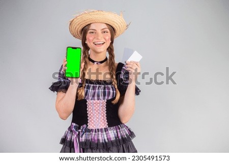 Blonde Brazilian woman, June party clothes, arraial. smartphone, green screen, credit cards.