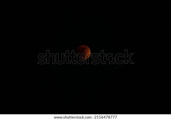 Blood\
moon, a red moon, product of a total lunar\
eclipse