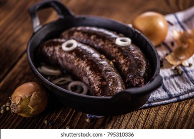 blood sausage in black iron cast dish 