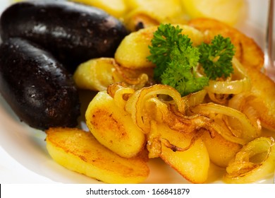 Blood sausage with potates and apple