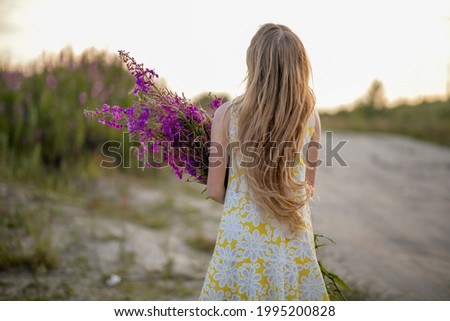 blooming saly in woman's handsstanding backside
