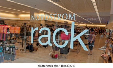 BLOOMINGTON, MINNESOTA / USA - JUNE 06, 2018: Nordstrom Rack Window At The Mall Of America Displaying Sale Priced Clothing. 