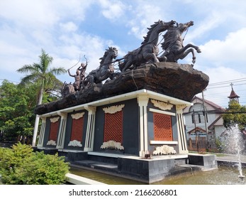 Blora, Indonesia, June 11, 2022 : Statue Of Arjuna On His War Cart In Blora City Indonesia. Arjuna Is A Knight Character In Mahabharata Epos Book