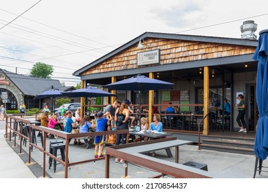 BLOWING ROCK, NC, USA-20 JUNE 2022: The Speckled Trout Restaurant And Bottle Shop, With Outside Dining.  Building, Sign And Customers At Picnic Tables.