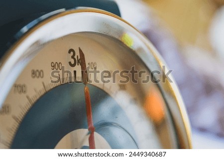 Blue analogue kitchen scale with pointer