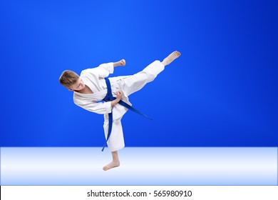 With A Blue Belt Athlete Beats Roundhouse Kick