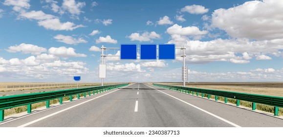 Blue blank signboard on expressway in western China
					