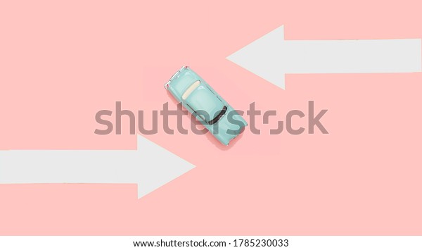 blue classic toy cars isolated
on pink background.top view arrow route-car destination. minimal
image. travel concept. concept image.  direction
arrow.