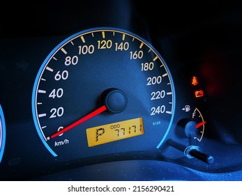 Blue colored vehicle dashboard with 77171 kilometers odometer and 0 kilometer per hour speed.