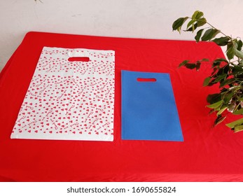 Blue D Cut Non Woven Shopping Bags With Thank You Bag On Red Background, Polypropylene Fabric Bag