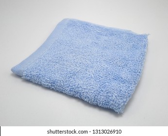 Foding towel for a facial are From this foding towel for a facial