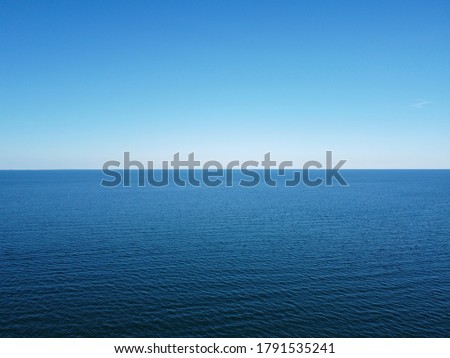 Blue horizon where the cloudless sky and the blue sea converge.
