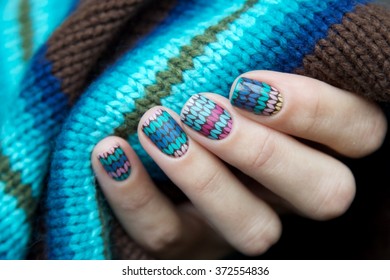 Blue knitted manicure