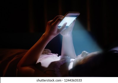 Blue Light From Your Phone At Night Damaging Your Eyes