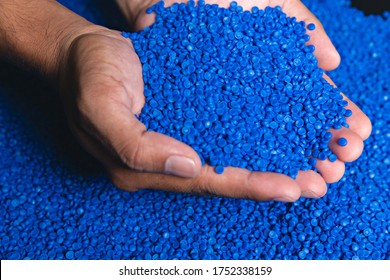 Blue Plastic Grain, Plastic Polymer Granules,hand Hold Polymer Pellets, Raw Materials For Making Water Pipes, Plastics From Petrochemicals And Compound Extrusion, Resin From Plant Polyethylene.