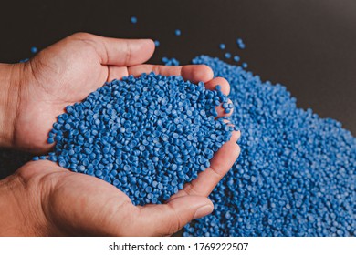 Blue Plastic Grain, Plastic Polymer Granules,hand Hold Polymer Pellets, Raw Materials For Making Water Pipes, Plastics From Petrochemicals And Compound Extrusion, Resin From Plant Polyethylene.