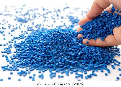 Blue plastic grain, plastic polymer granules,hand hold Polymer pellets, Raw materials for making water pipes, Plastics from petrochemicals and compound extrusion, resin from plant polyethylene.