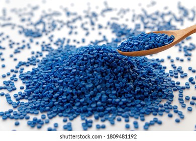 Blue Plastic Grain, Plastic Polymer Granules,hand Hold Polymer Pellets, Raw Materials For Making Water Pipes, Plastics From Petrochemicals And Compound Extrusion, Resin From Plant Polyethylene.