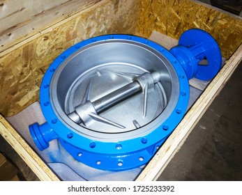 Blue Rotary Disc Pipe Valve For Pipe Flanges Close Up