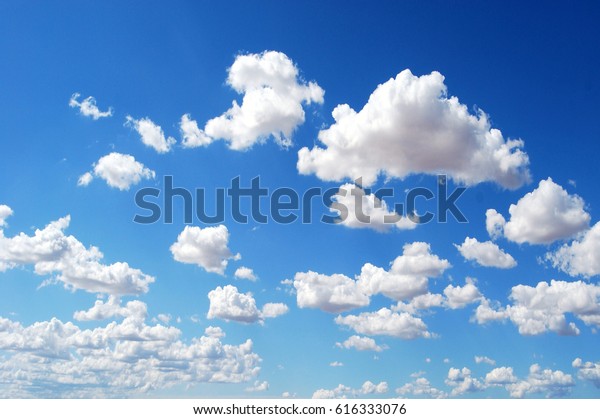 蓝色的天空背景与云库存照片 立即编辑