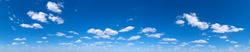 Arrière-plan Ciel Bleu Avec De Minuscules Nuages. Arrière-plan Panoramique