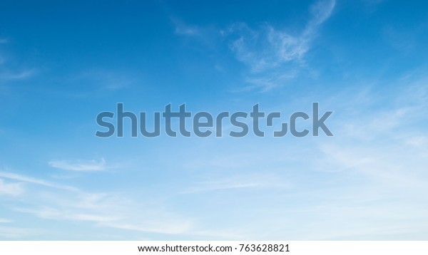 青い空と雲 晴れた日と朝の良い天気 の写真素材 今すぐ編集