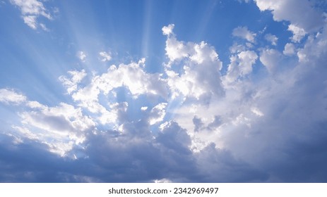 Blue sky with clouds and sun reflection idea .Bright sun reflection concept foto, blue sky background wallpaper, bottom view