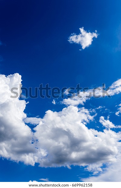 Blue Sky Clouds Sunbackground Wallpapers Stock Photo 669962158 ...