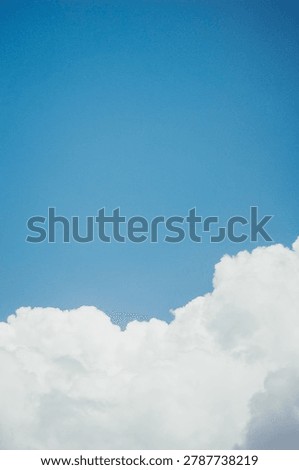 Blue sky with fluffly cloud
