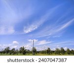 blue sky picture with the clouds streaking from top to bottom Across the blue sky Like falling rain Moisturize, cool, relax, rest.
