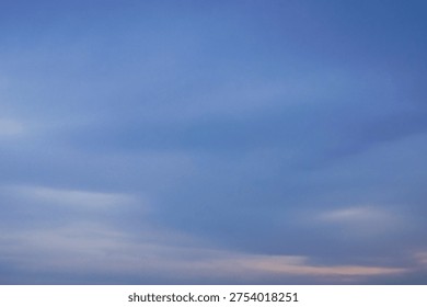 Cielo azul con las