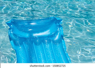 2,911 Lilo In Pool Images, Stock Photos & Vectors | Shutterstock