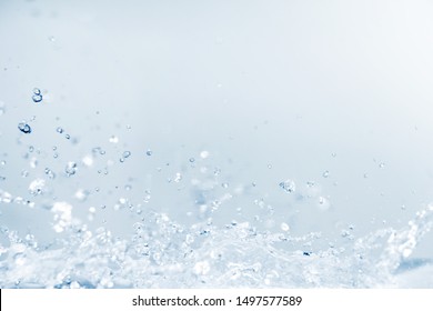 blauer Wassersplash und -tropfen zum Trinken, abstraktes Wasser und Hintergrund des Frische-Konzept